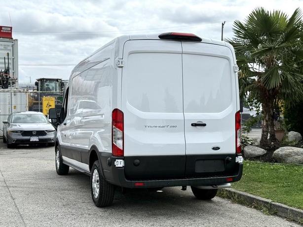 2022 Ford Transit 250 Cargo Van image 8
