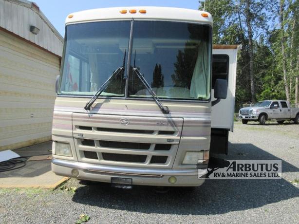 Used 2000 Fleetwood RV Pace Arrow 35N image 2
