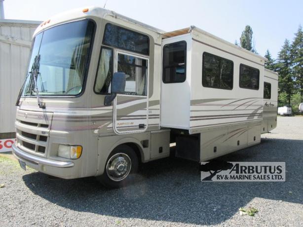 Used 2000 Fleetwood RV Pace Arrow 35N image 3