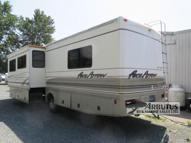 Used 2000 Fleetwood RV Pace Arrow 35N image 5