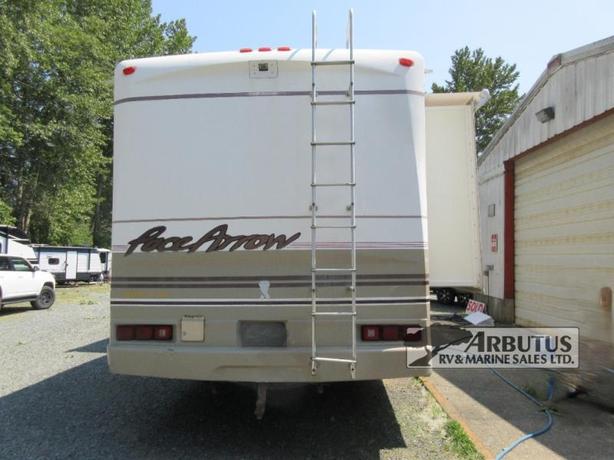 Used 2000 Fleetwood RV Pace Arrow 35N image 6