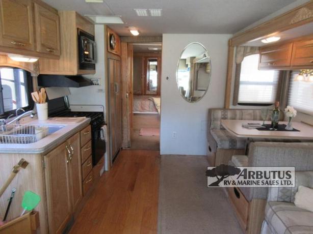 Used 2000 Fleetwood RV Pace Arrow 35N image 8