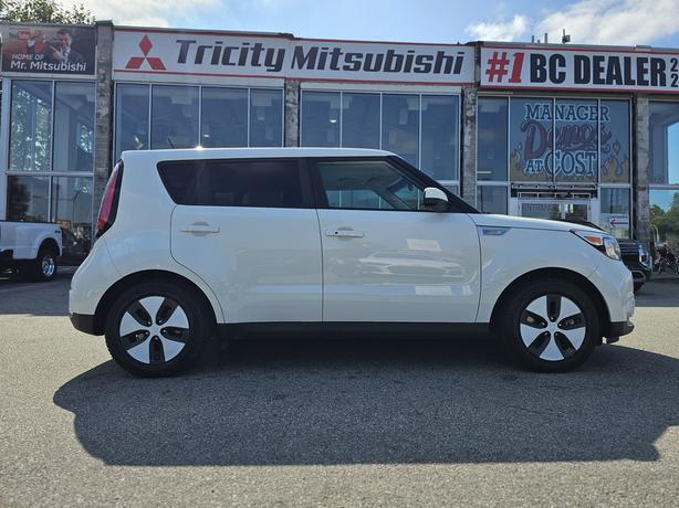 2016 Kia Soul EV - Heated Seats, Cruise Control, BlueTooth image 4
