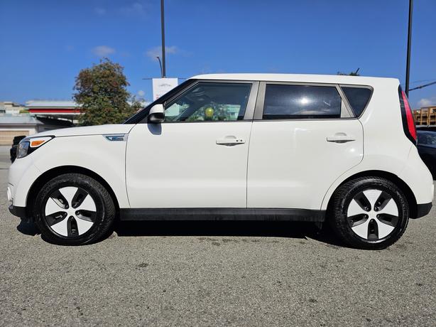 2016 Kia Soul EV - Heated Seats, Cruise Control, BlueTooth image 8