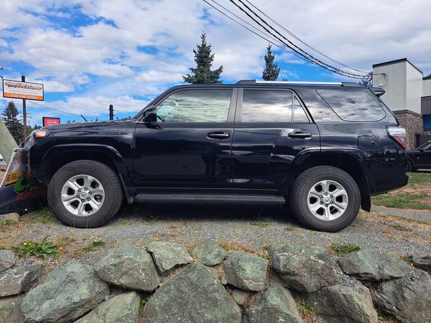2022 Toyota 4Runner SR5 - 7 SEATER image 4