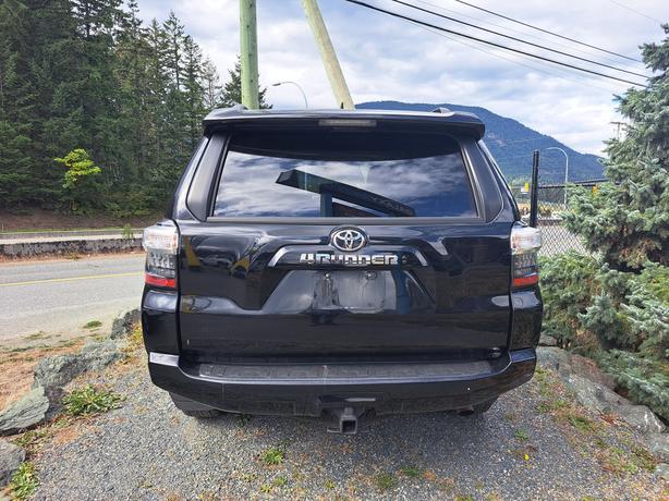 2022 Toyota 4Runner SR5 - 7 SEATER image 6