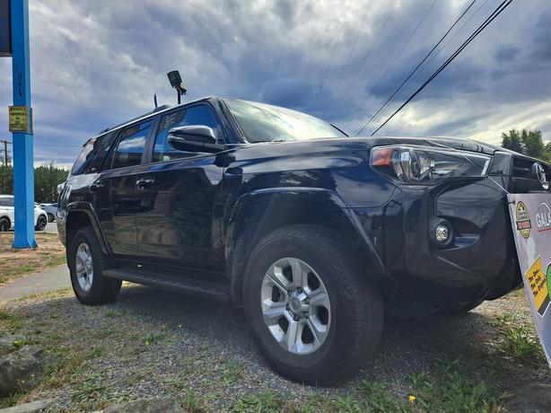 2022 Toyota 4Runner SR5 - 7 SEATER image 8