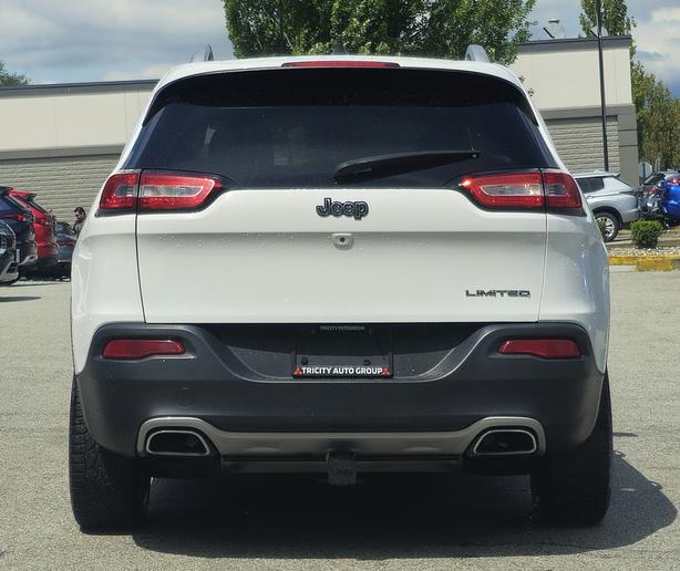 2016 Jeep Cherokee Limited - No Accidents, Leather, Panoramic Sunroof image 6