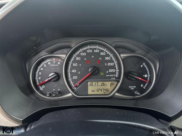 2017 Toyota Yaris LE image 8