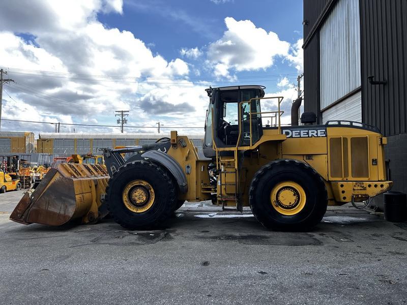 2006 John Deere 470G Diesel Wheel Loader display photo