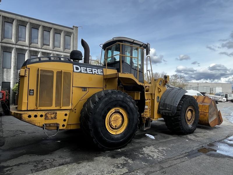 2006 John Deere 470G Diesel Wheel Loader display photo