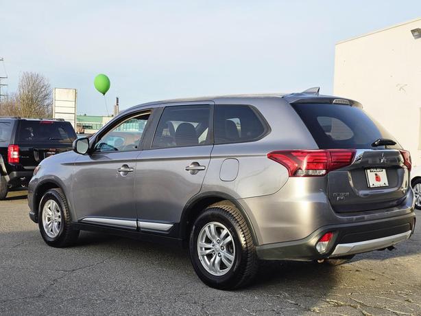 2017 Mitsubishi Outlander AWC 4dr ES image 4