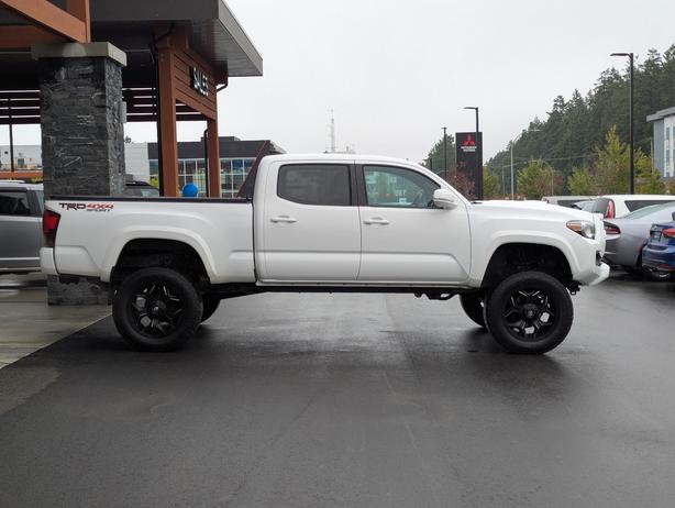 2018 Toyota Tacoma SR5 - 3.5L V6, Double Cab, 6' Box, 4x4 image 5