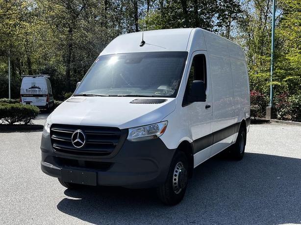 2022 Mercedes-Benz Sprinter 3500 High Roof Cargo Van 144 Inch WheelBase image 4