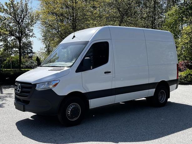 2022 Mercedes-Benz Sprinter 3500 High Roof Cargo Van 144 Inch WheelBase image 5
