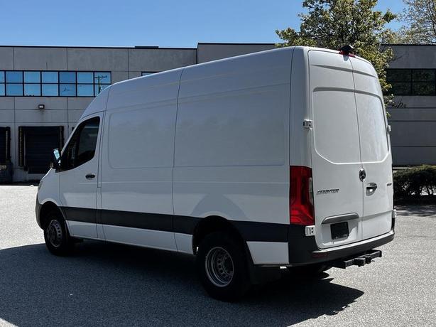 2022 Mercedes-Benz Sprinter 3500 High Roof Cargo Van 144 Inch WheelBase image 7