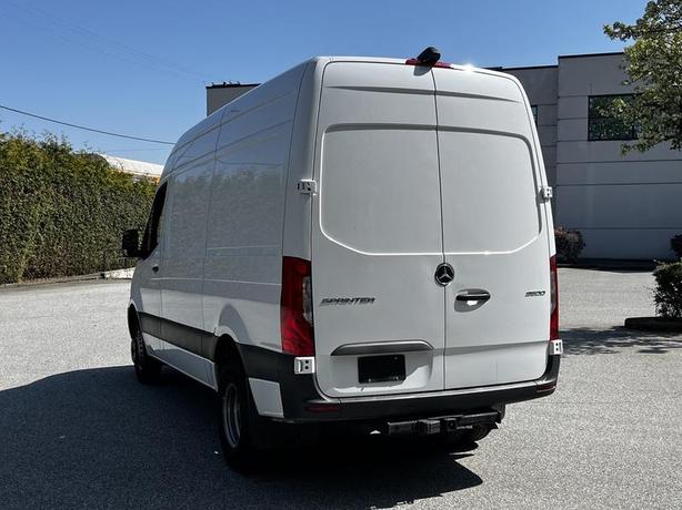 2022 Mercedes-Benz Sprinter 3500 High Roof Cargo Van 144 Inch WheelBase image 8