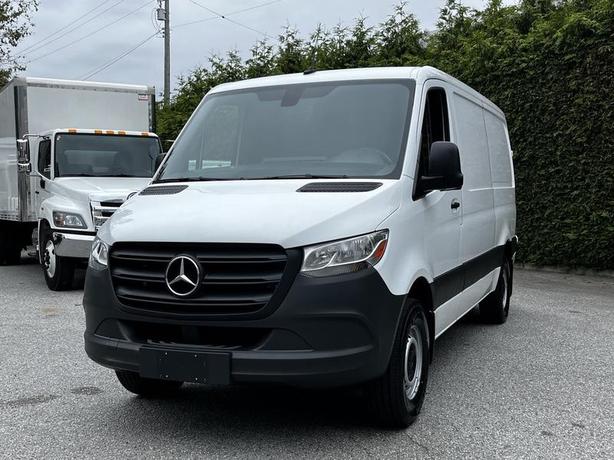 2020 Mercedes-Benz Sprinter 2500 Low Roof Diesel Cargo Van with 144-in WheelBase image 4