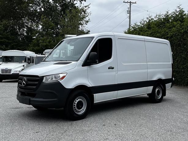 2020 Mercedes-Benz Sprinter 2500 Low Roof Diesel Cargo Van with 144-in WheelBase image 5
