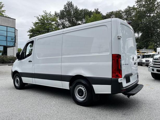 2020 Mercedes-Benz Sprinter 2500 Low Roof Diesel Cargo Van with 144-in WheelBase image 7