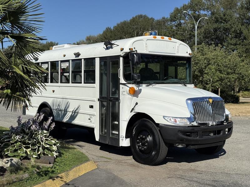 2014 International 4200 21 Passenger Diesel Bus with Seatbelts Hydraulic Brakes display photo