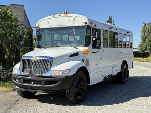 2014 International 4200 21 Passenger Diesel Bus with Seatbelts Hydraulic Brakes image 4