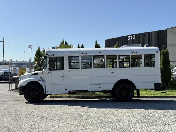 2014 International 4200 21 Passenger Diesel Bus with Seatbelts Hydraulic Brakes image 6