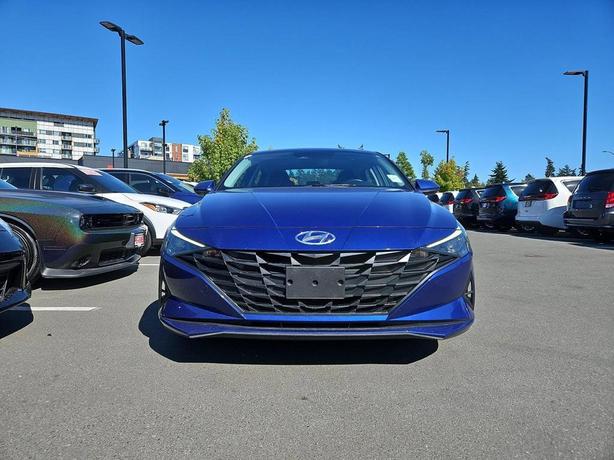 2022 Hyundai Elantra Preferred IVT | Power Sunroof | Tech Package! image 2