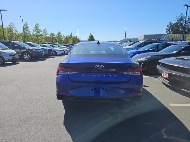 2022 Hyundai Elantra Preferred IVT | Power Sunroof | Tech Package! image 5