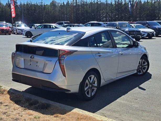 2018 Toyota Prius Touring Hybrid - Nav, Heated Seats image 6