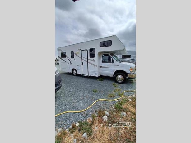 Used 2015 Thor Motor Coach Majestic 23A image 2