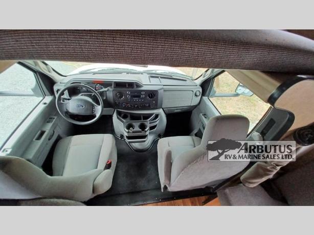 Used 2015 Thor Motor Coach Majestic 23A image 5