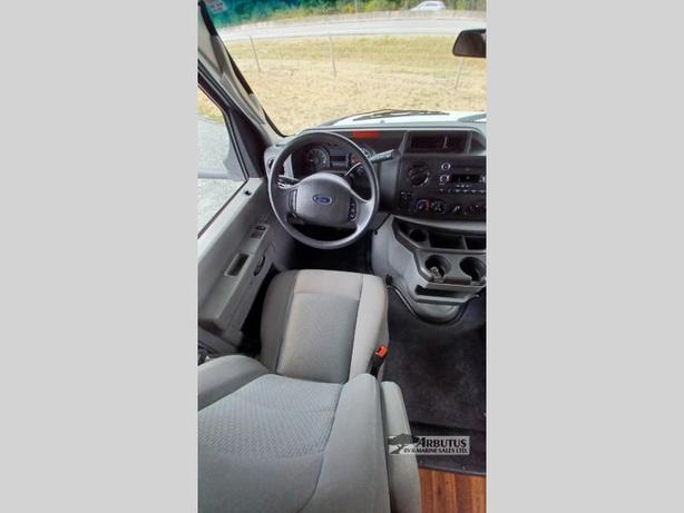 Used 2015 Thor Motor Coach Majestic 23A image 6