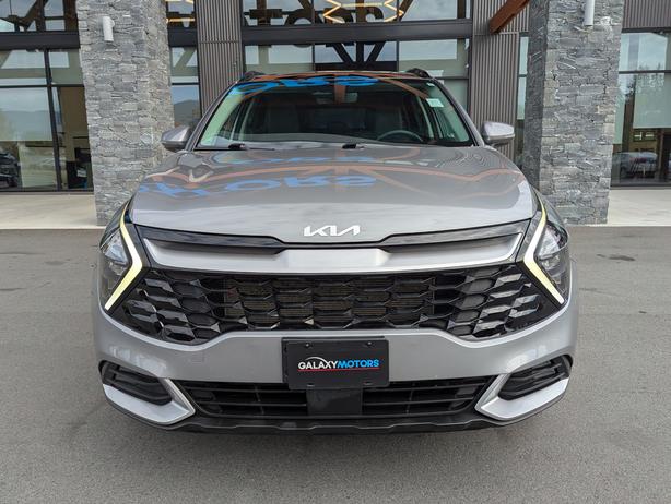 2024 Kia Sportage EX - No Accidents, Heated Seats, Sunroof, AWD image 3