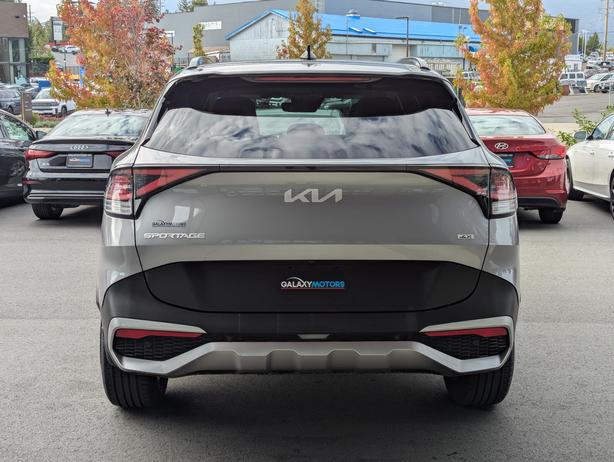 2024 Kia Sportage EX - No Accidents, Heated Seats, Sunroof, AWD image 7