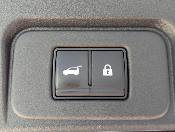 2023 Nissan Rogue Platinum - No Accidents, Heated Seats, AWD, Low KM image 8