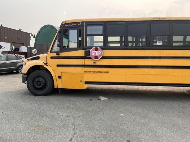 2007 Freightliner B2 48 Passenger School Bus Diesel Engine Air Brakes image 2