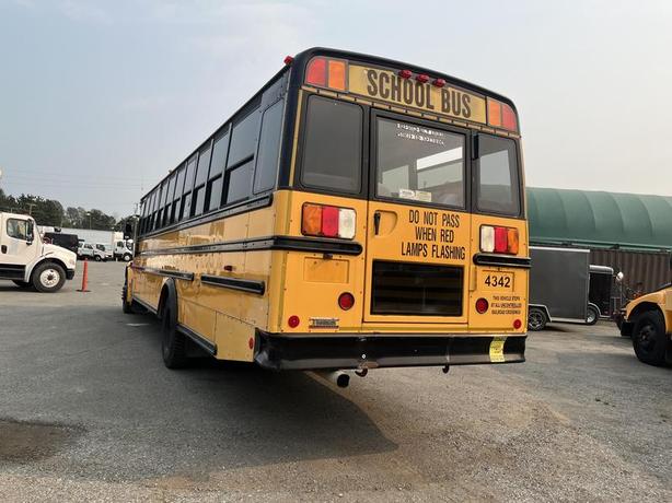 2007 Freightliner B2 48 Passenger School Bus Diesel Engine Air Brakes image 4