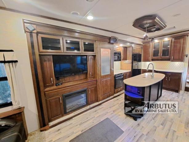 Used 2015 Grand Design Solitude 369RL image 6