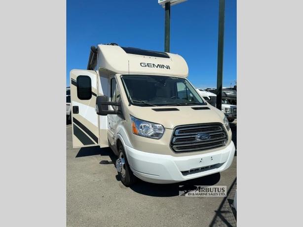Used 2019 Thor Motor Coach Gemini 23TB image 1