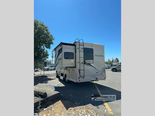 Used 2019 Thor Motor Coach Gemini 23TB image 3