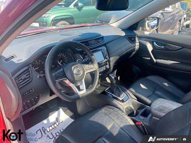 2020 Nissan Rogue SL HEATED FRONT SEATS! BLUETOOTH! SUNROOF! LEATHER INTERIOR! image 6