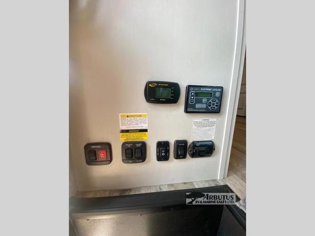 Used 2022 Entegra Coach Odyssey 24B image 5