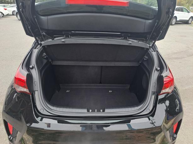 2020 Hyundai Veloster Turbo 6 Speed Manual - Heated Seats, Heated Wheel image 7