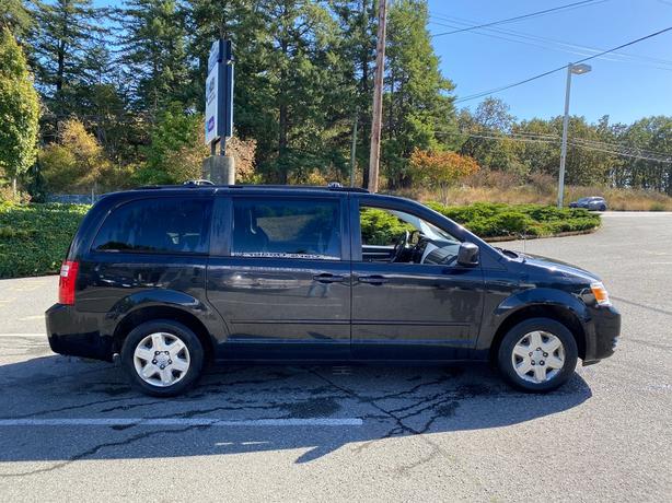 2010 Dodge  Grand Caravan SE image 4