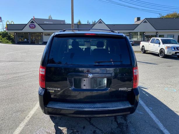 2010 Dodge  Grand Caravan SE image 6