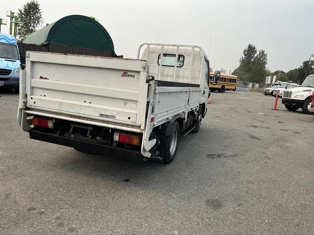 2005 Toyota Toyoace Right hand Drive Mini Truck with Power Tailgate. image 5
