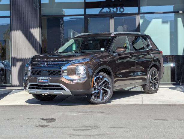 2023 Mitsubishi Outlander LE - No Accidents, Heated Seats, Sunroof, 4x4 image 1