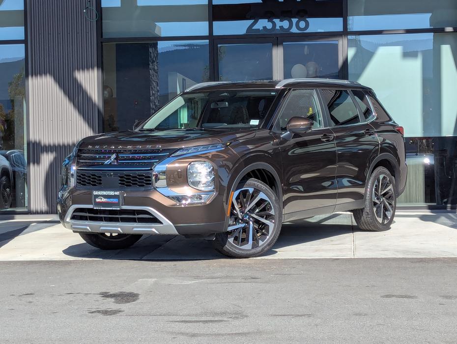 2023 Mitsubishi Outlander LE - No Accidents, Heated Seats, Sunroof, 4x4 display photo