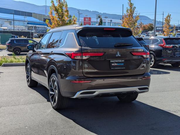 2023 Mitsubishi Outlander LE - No Accidents, Heated Seats, Sunroof, 4x4 image 8